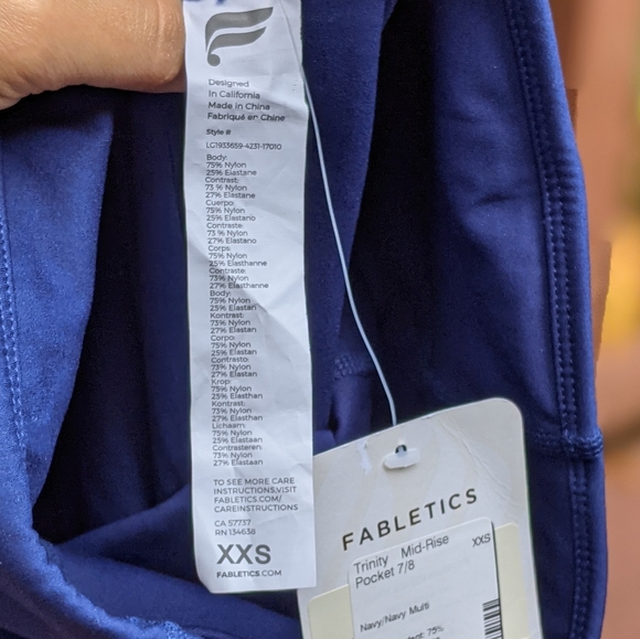 NWT Fabletics woman's leggings, netted sides - Picture 8 of 8